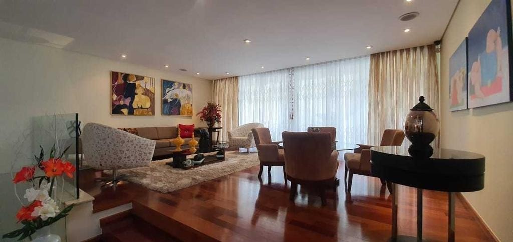 Casa à venda com 4 quartos, 380m² - Foto 1