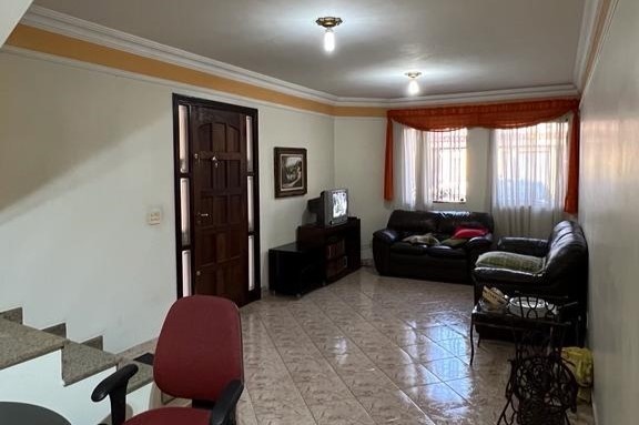 Casa à venda com 3 quartos, 150m² - Foto 1