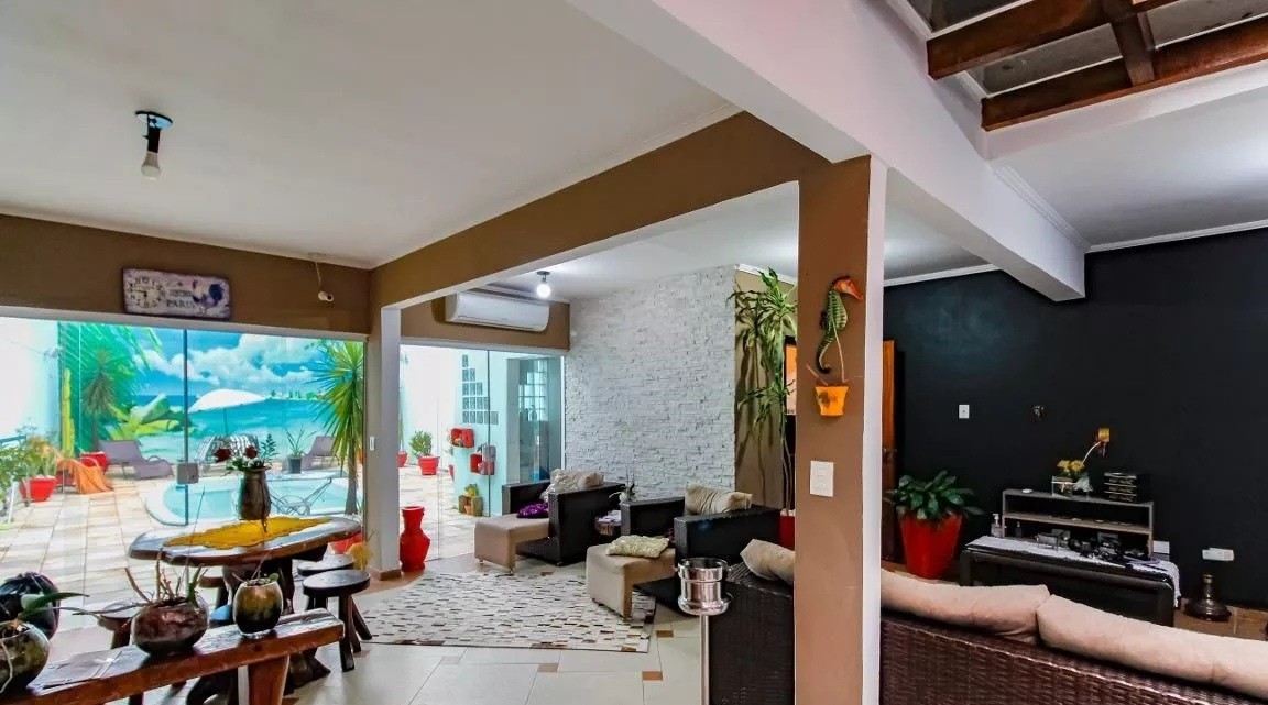 Casa à venda com 3 quartos, 250m² - Foto 2