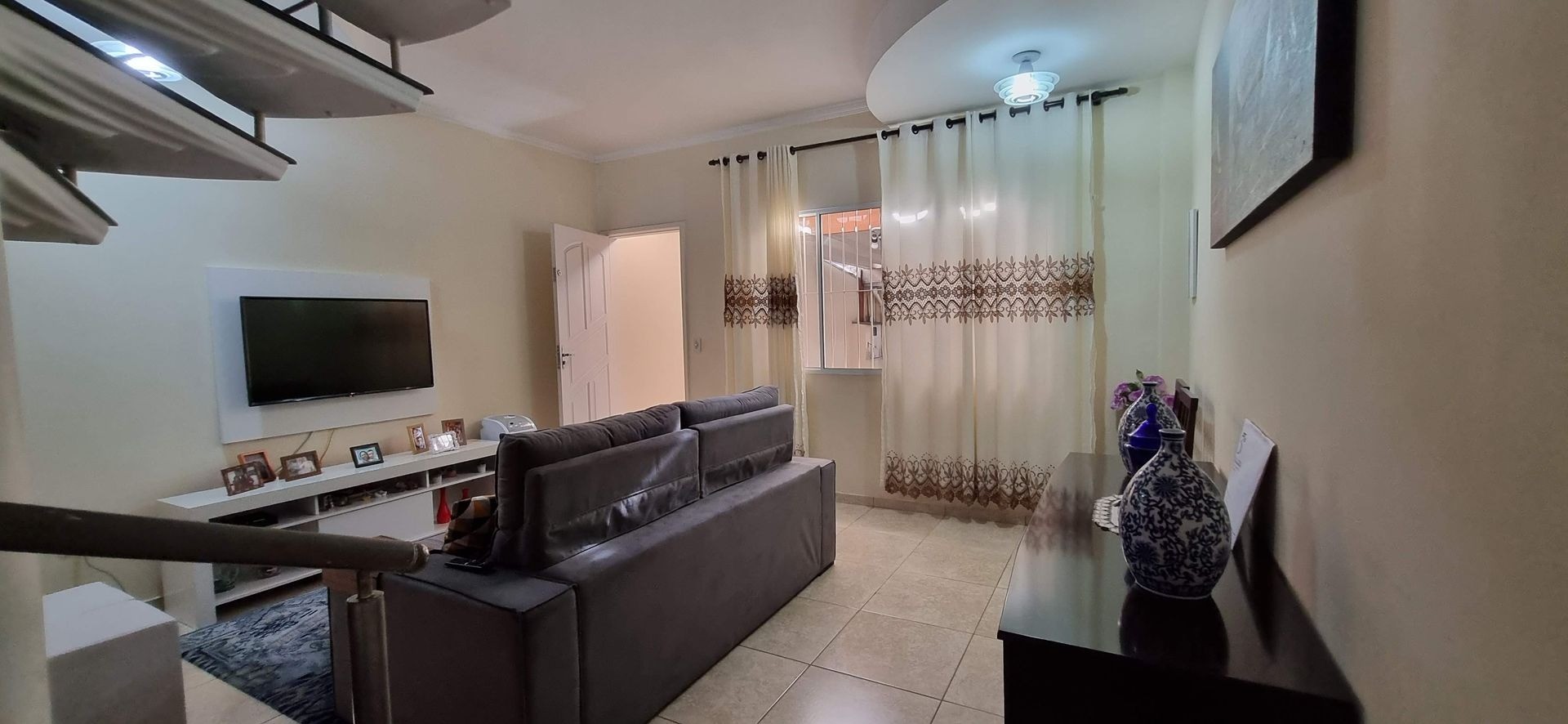 Casa à venda com 2 quartos, 100m² - Foto 1