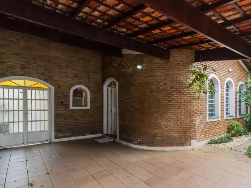 Casa à venda com 4 quartos, 200m² - Foto 1