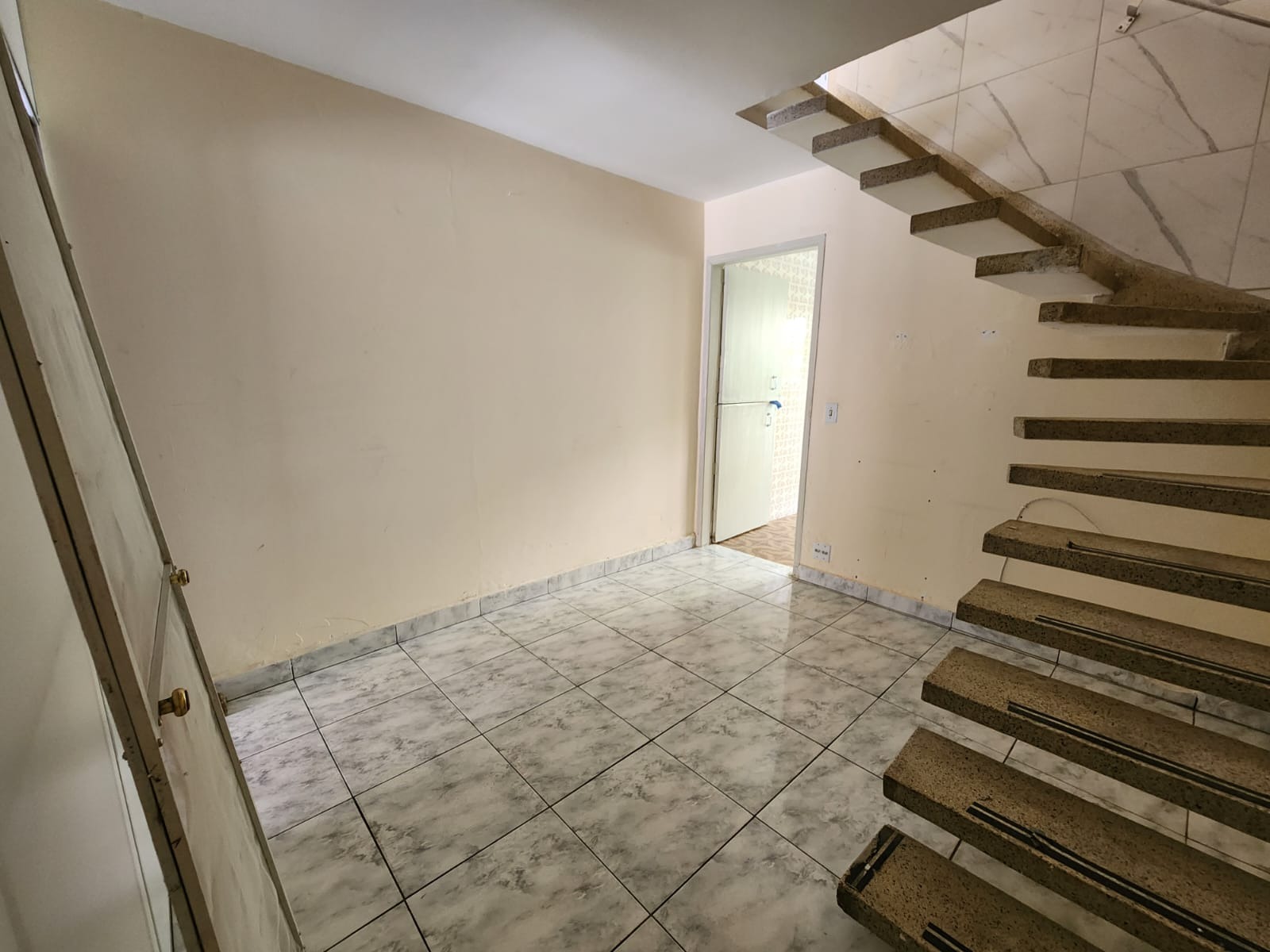 Casa à venda com 3 quartos, 96m² - Foto 1