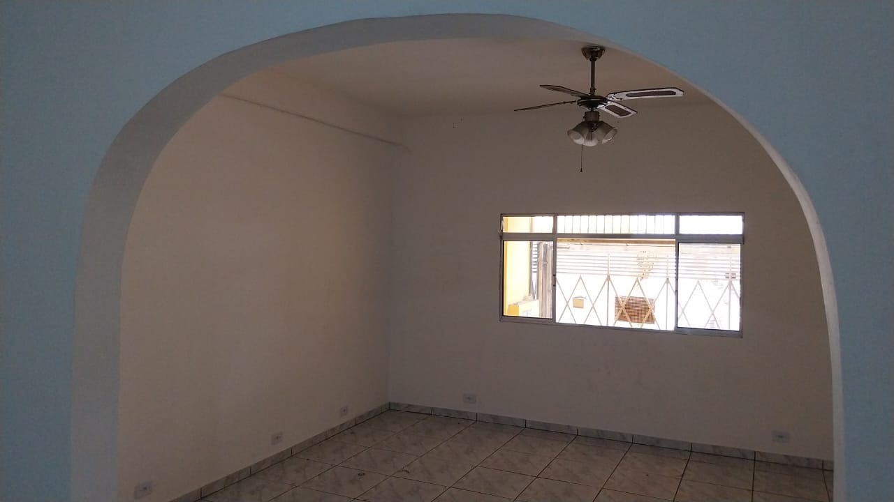 Casa à venda com 3 quartos, 240m² - Foto 1