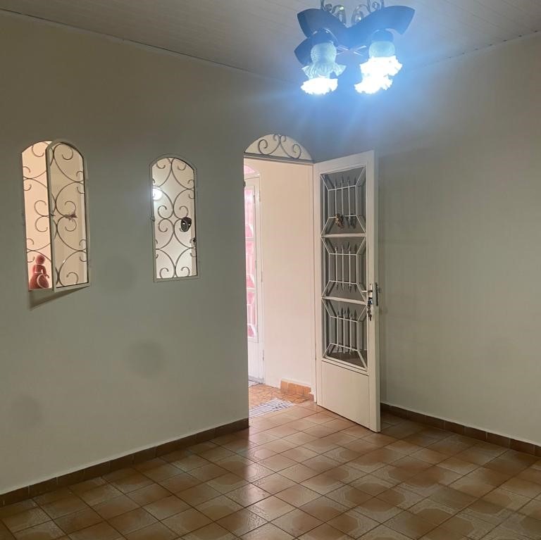 Casa à venda com 2 quartos, 168m² - Foto 1