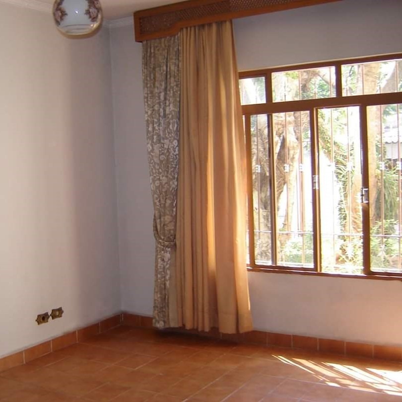 Casa à venda com 3 quartos, 262m² - Foto 1