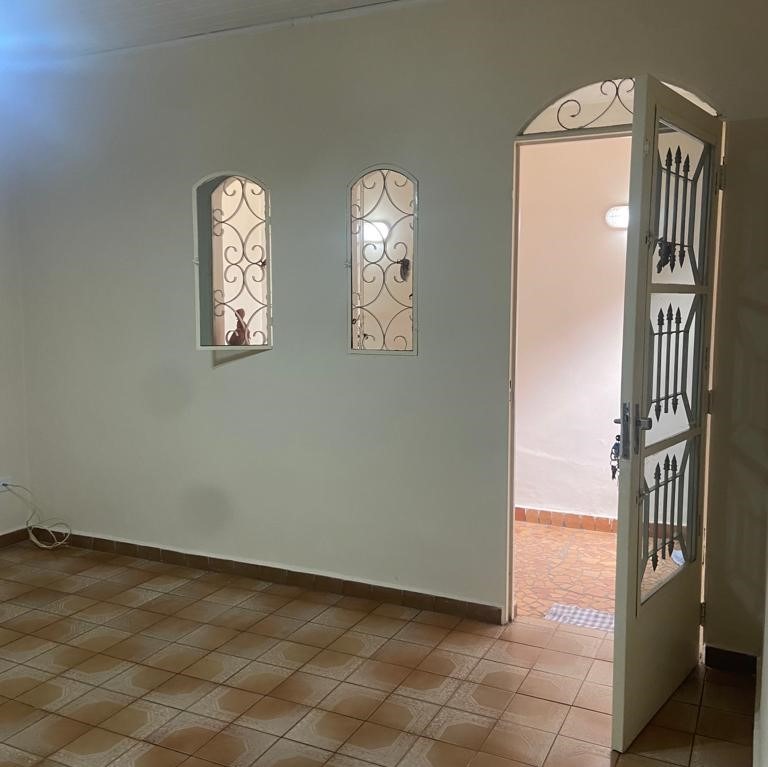 Casa à venda com 2 quartos, 168m² - Foto 2