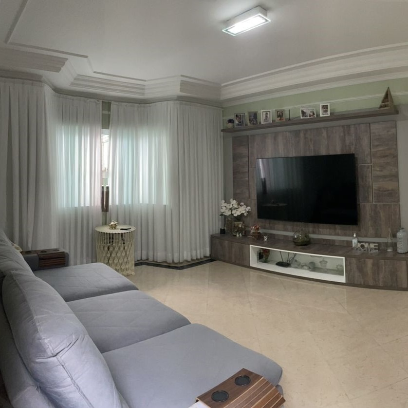 Casa à venda com 3 quartos, 200m² - Foto 1