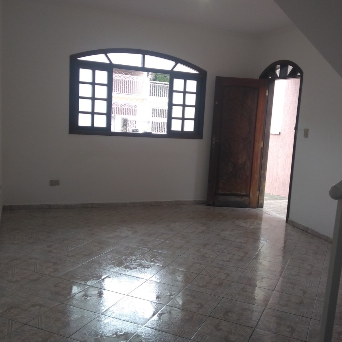 Casa à venda com 4 quartos, 267m² - Foto 1