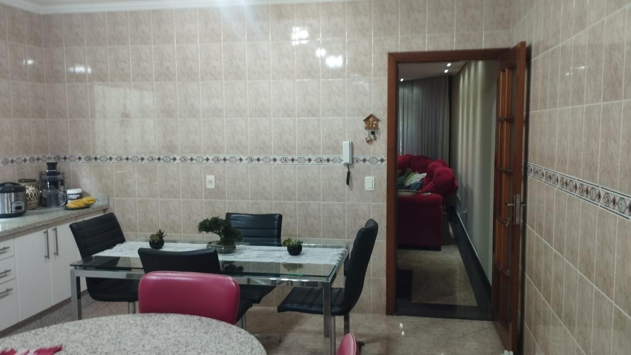 Casa à venda com 3 quartos, 200m² - Foto 13