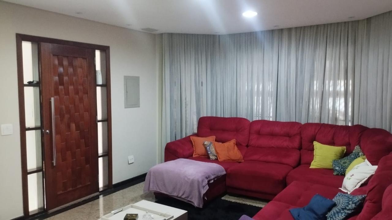 Casa à venda com 3 quartos, 200m² - Foto 1