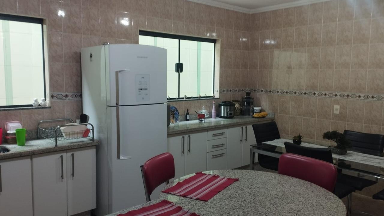 Casa à venda com 3 quartos, 200m² - Foto 14