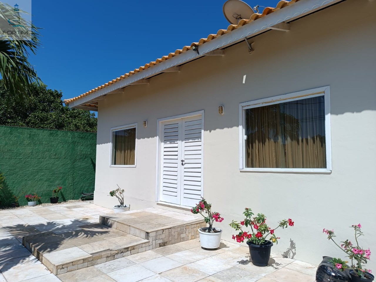 CASA RESIDENCIAL/COMERCIAL em FORTIM - CE, Centro