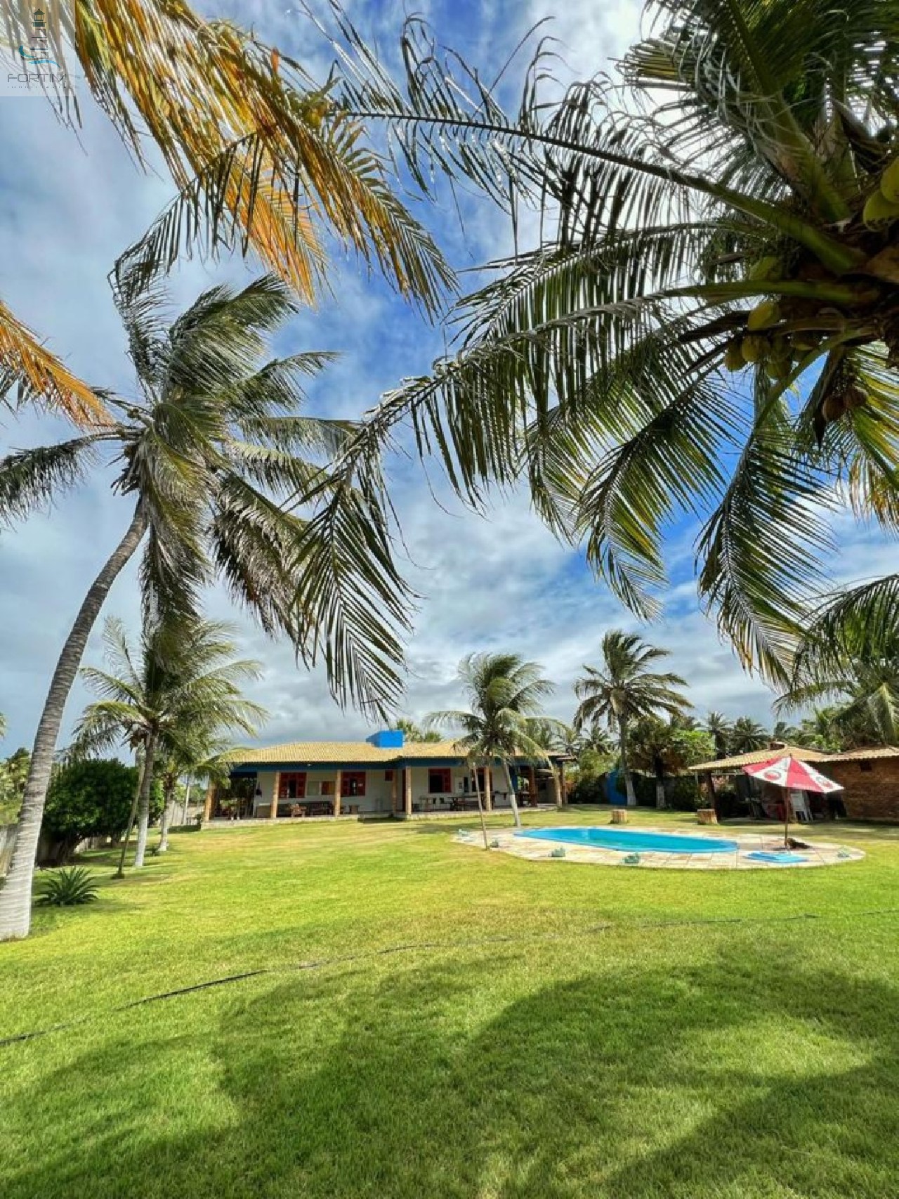 CASA RESIDENCIAL/COMERCIAL em BEBERIBE - CE, Parajuru
