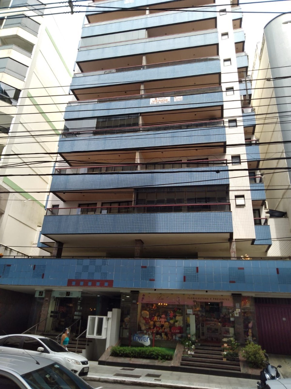Apartamento de 3 quartos sendo 1 suite, varandão, frente para a principal avenida do centro