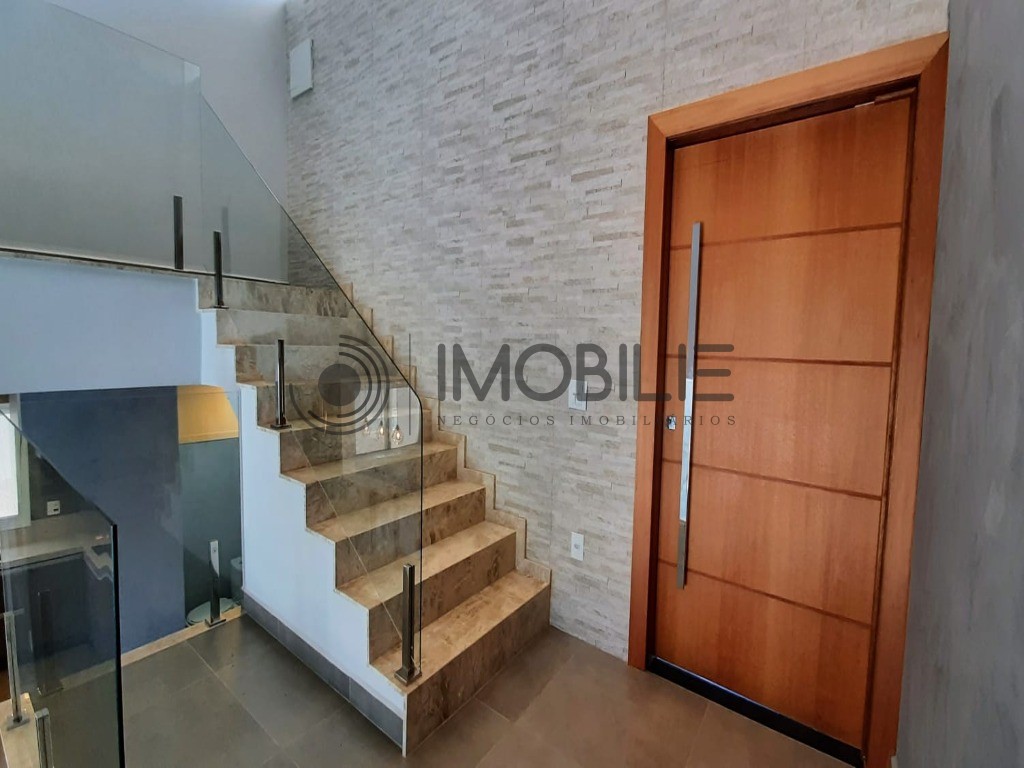 Casa à venda com 3 quartos, 221m² - Foto 2