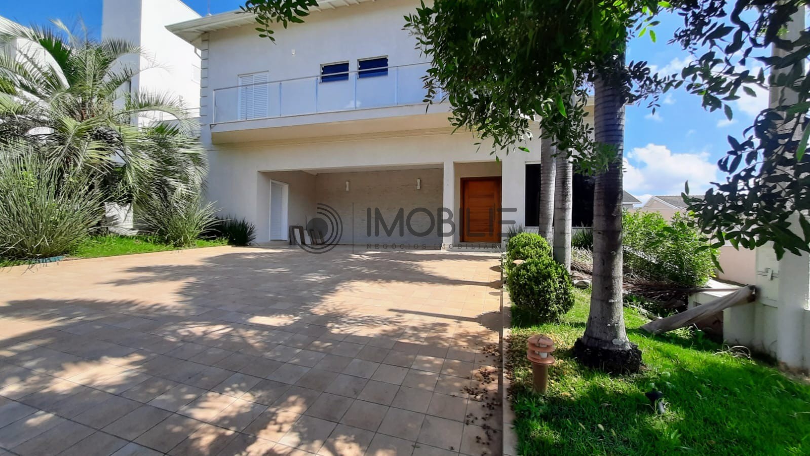 Casa à venda com 4 quartos, 359m² - Foto 1