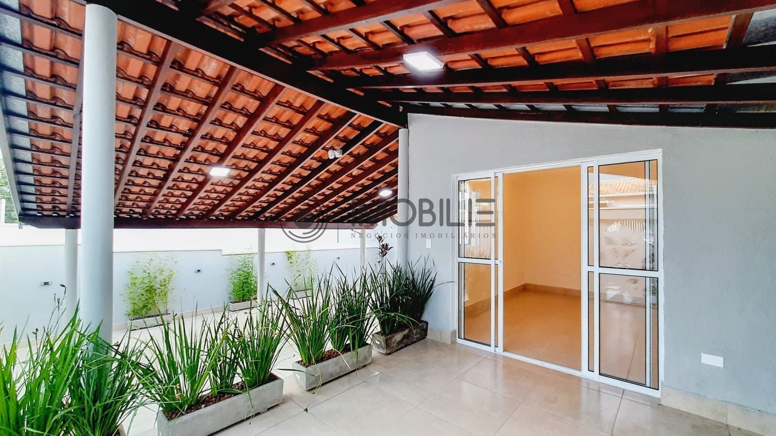 Casa à venda com 3 quartos, 187m² - Foto 1