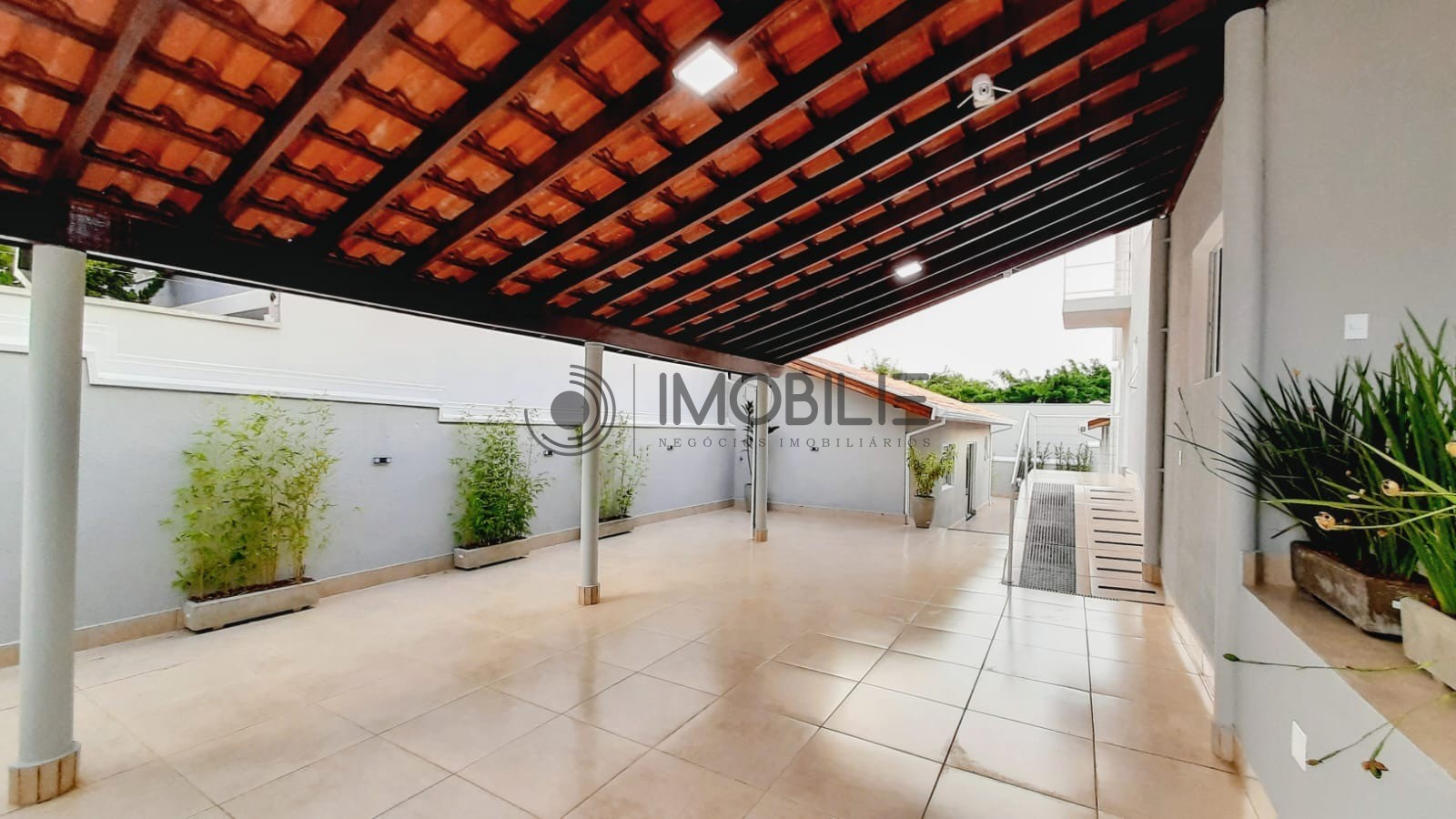 Casa à venda com 3 quartos, 187m² - Foto 2