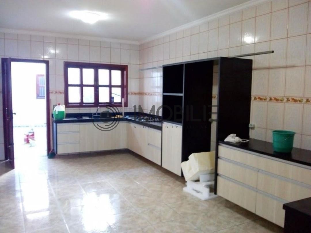 Casa à venda com 3 quartos, 220m² - Foto 11