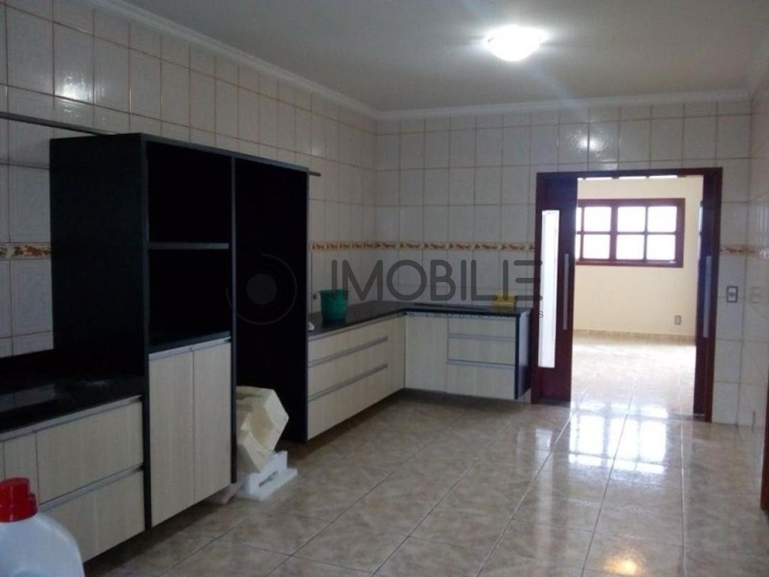 Casa à venda com 3 quartos, 220m² - Foto 9