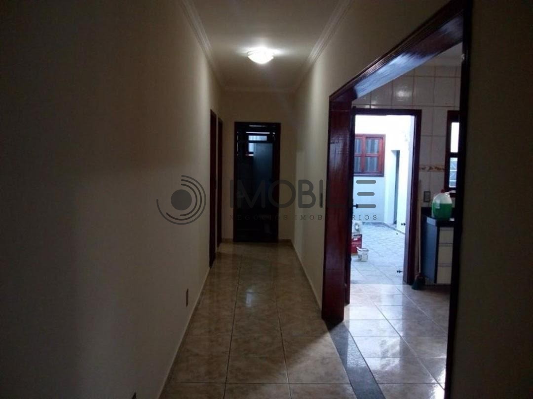 Casa à venda com 3 quartos, 220m² - Foto 16