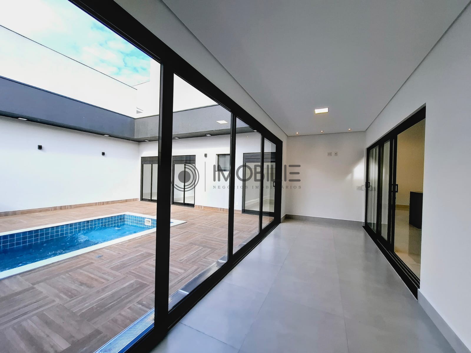 Casa à venda com 3 quartos, 221m² - Foto 19