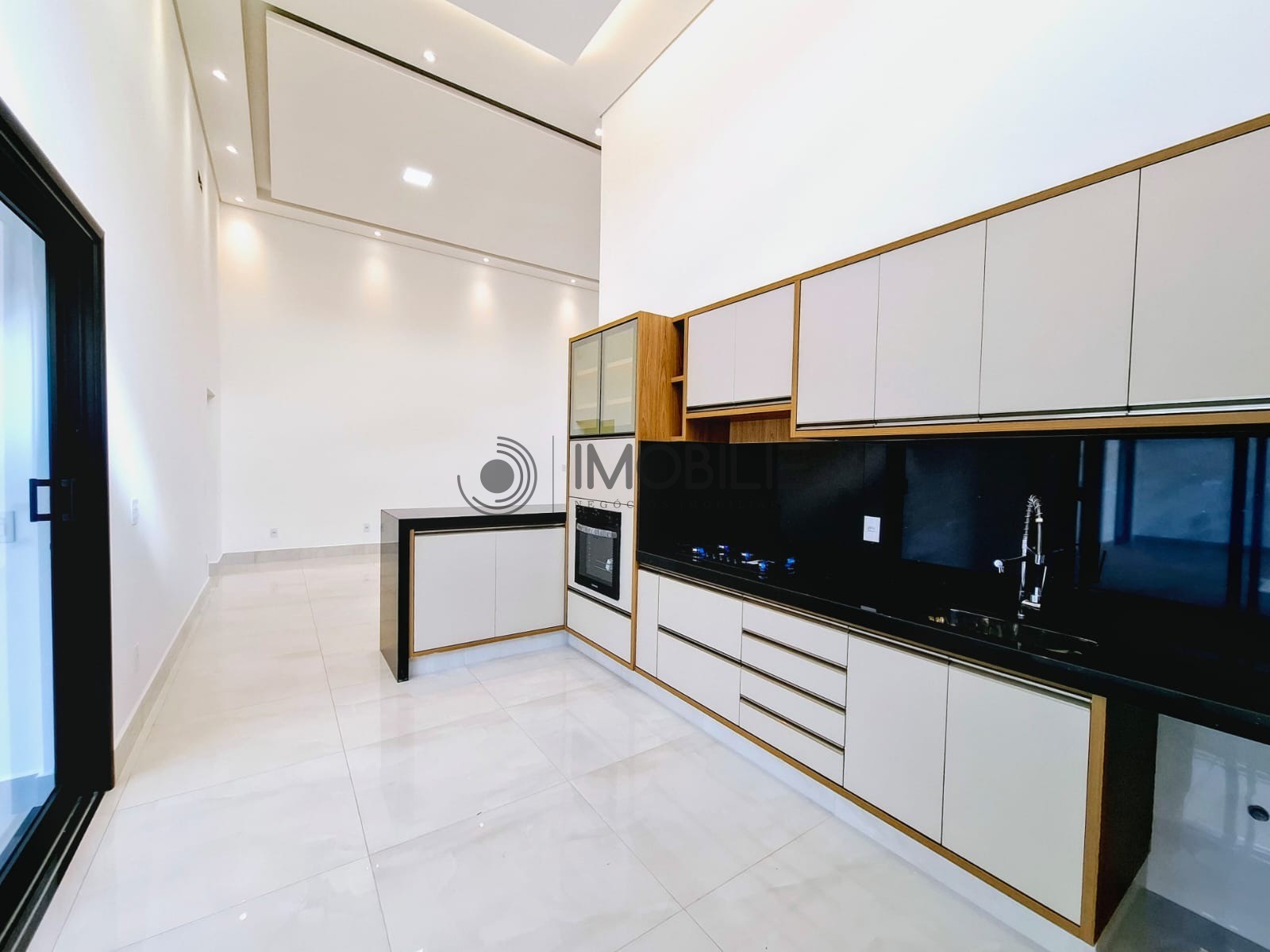 Casa à venda com 3 quartos, 221m² - Foto 11