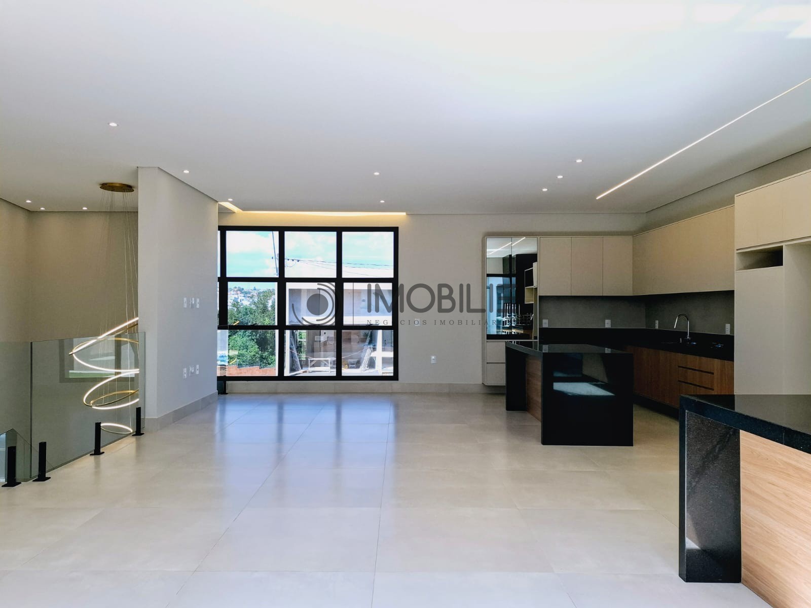 Casa à venda com 3 quartos, 228m² - Foto 4