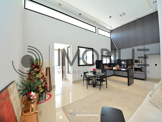 Casa à venda com 3 quartos, 137m² - Foto 1