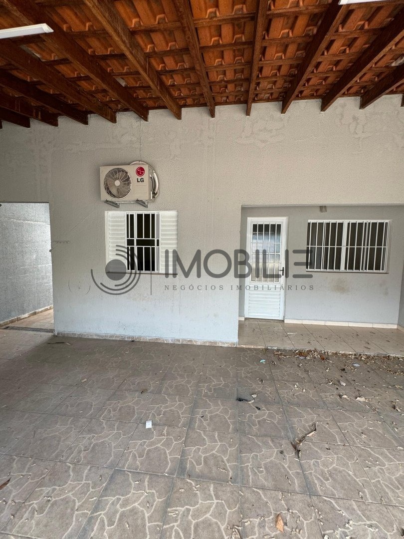 Casa à venda com 2 quartos, 108m² - Foto 2