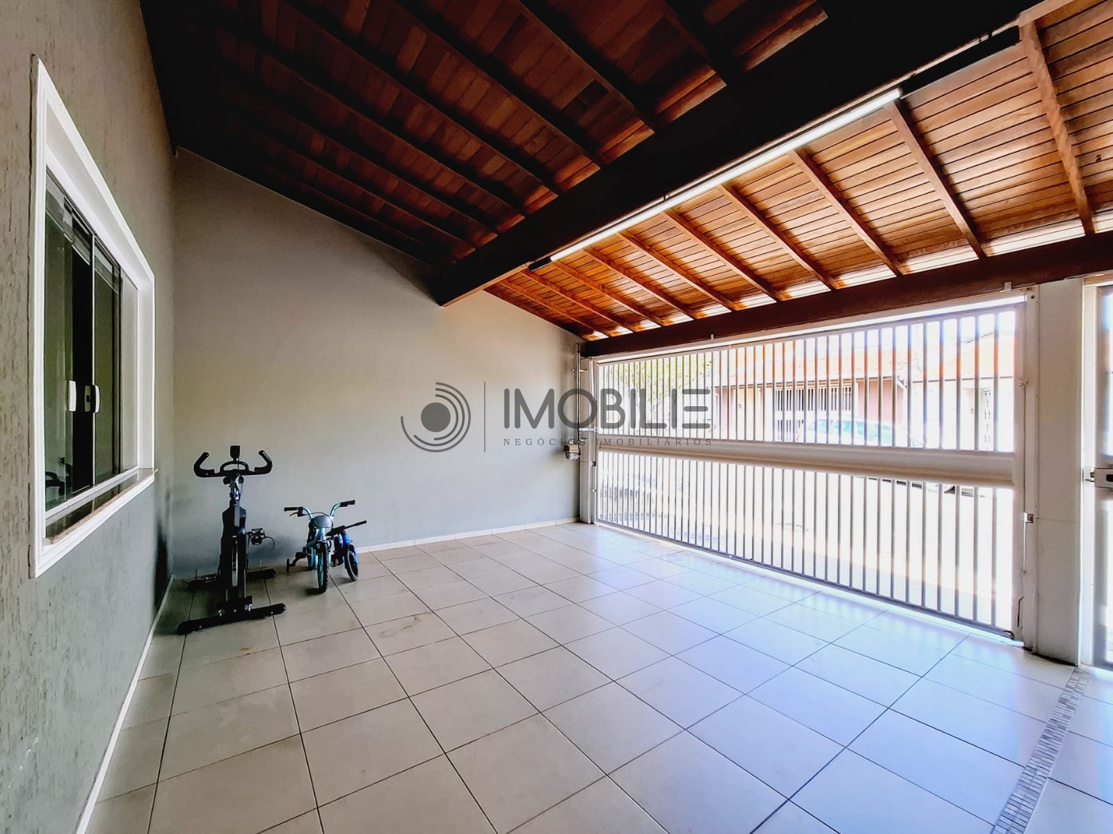 Casa à venda com 2 quartos, 170m² - Foto 1