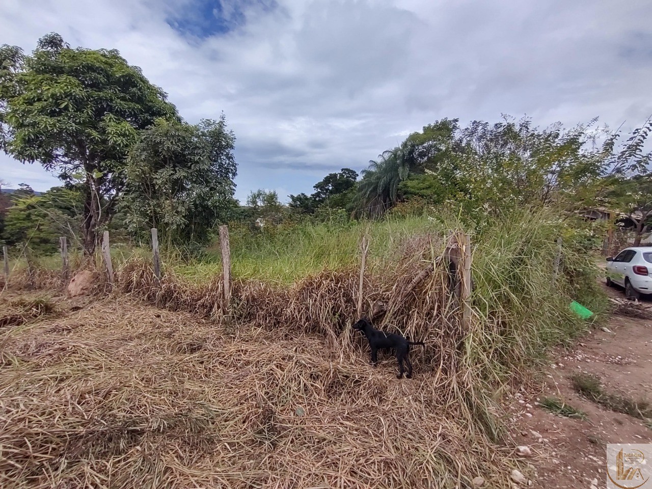 ÁREA DE 7.700 METROS