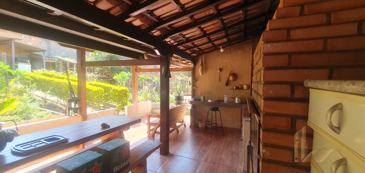 Oportunidade - Casa 4 Quartos sendo 1 suíte + Apartamento 2 Quartos + Loja - Bairro Vale Amendoeiras - Contagem
