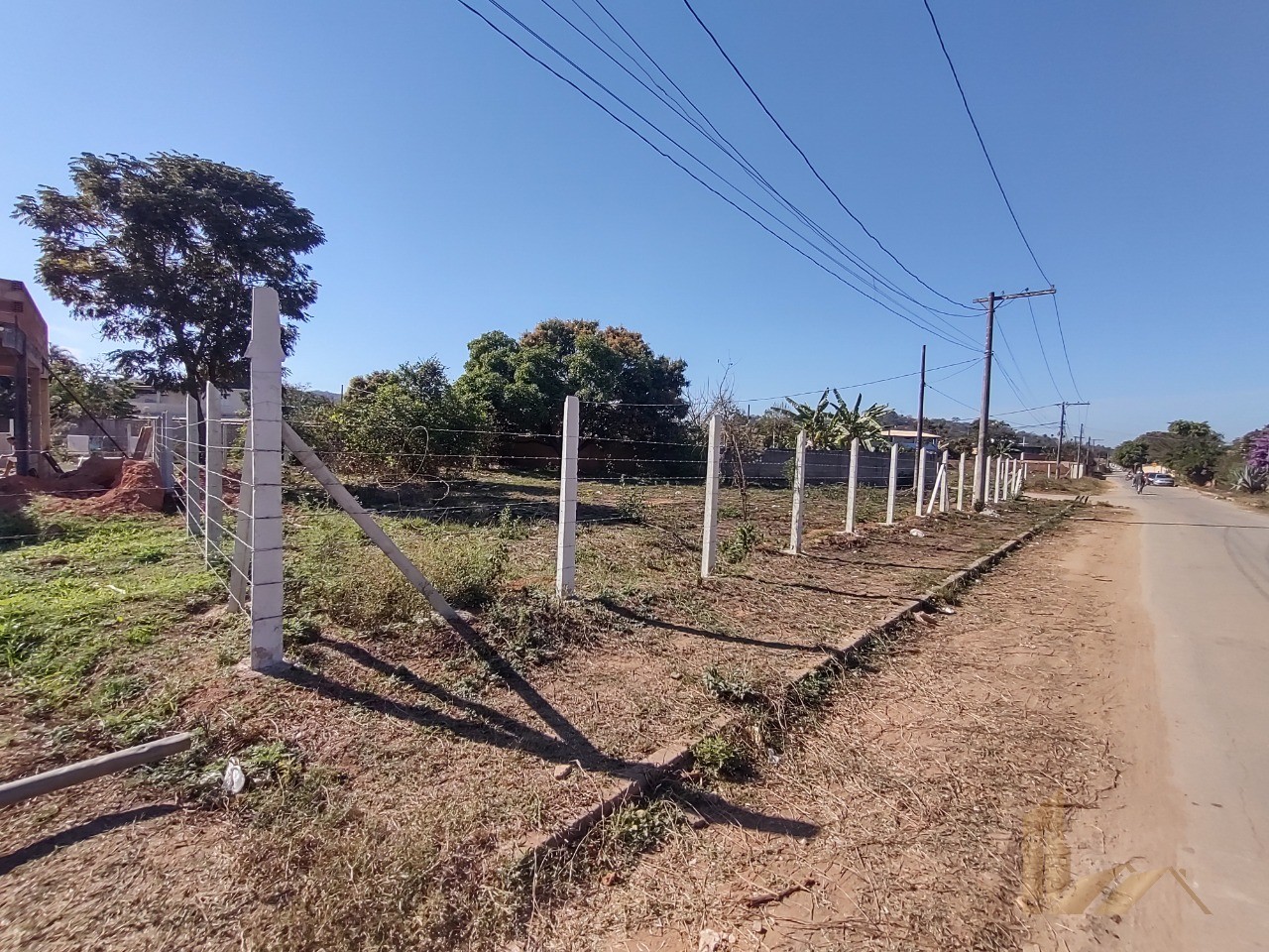 Lote de Esquina Plano com mais de 530 mts - R$ 80.000,00 Aceita carro como parte de pagamento - Bairro Parque Nova Esperança - Santa luzia