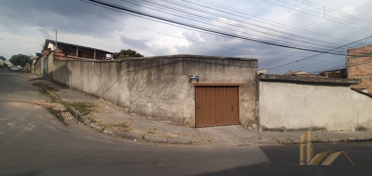 Casa de Esquina 4 Quartos com Lote de 513 M2 - Próximo a Av. Vilarinho - Jardim dos Comerciários