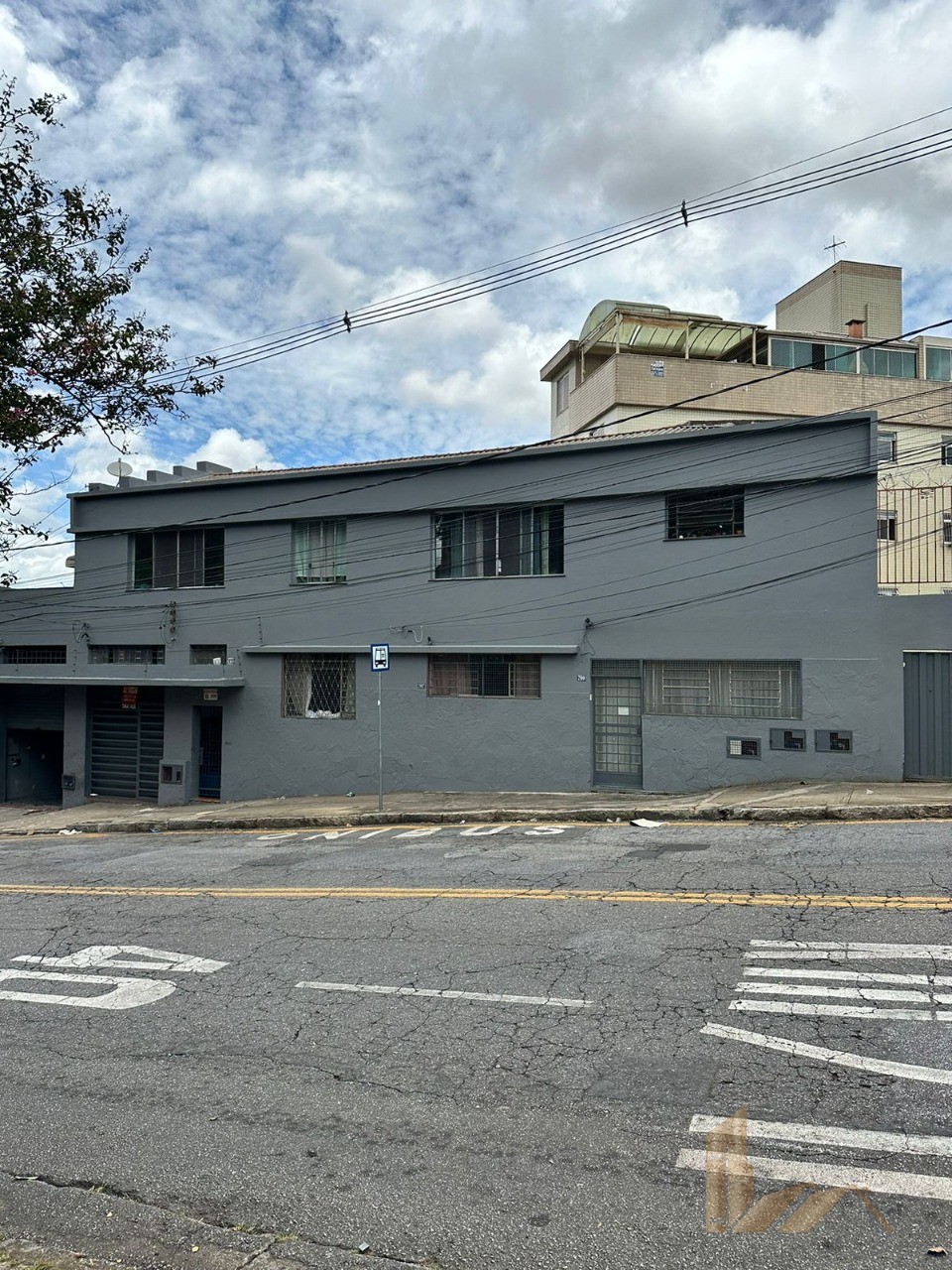 Oportunidade Ímpar: Residência Com 3 Unidades E 2 Lojas Em Localização Privilegiada No Padre Eustáquio