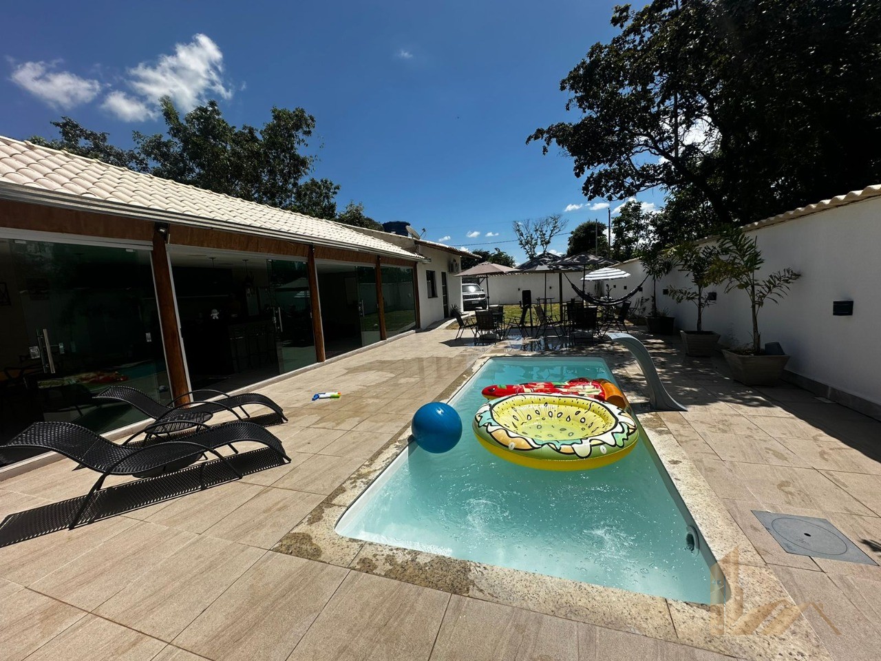 Oportunidade R$ 349.000,00 -Casa com Habite-se, Ótimo Acabamento, 1 Quarto grande com Suíte, Área Gourmet, Piscina, Lote 360M² -ANDIROBA-ESMERALDAS/MG