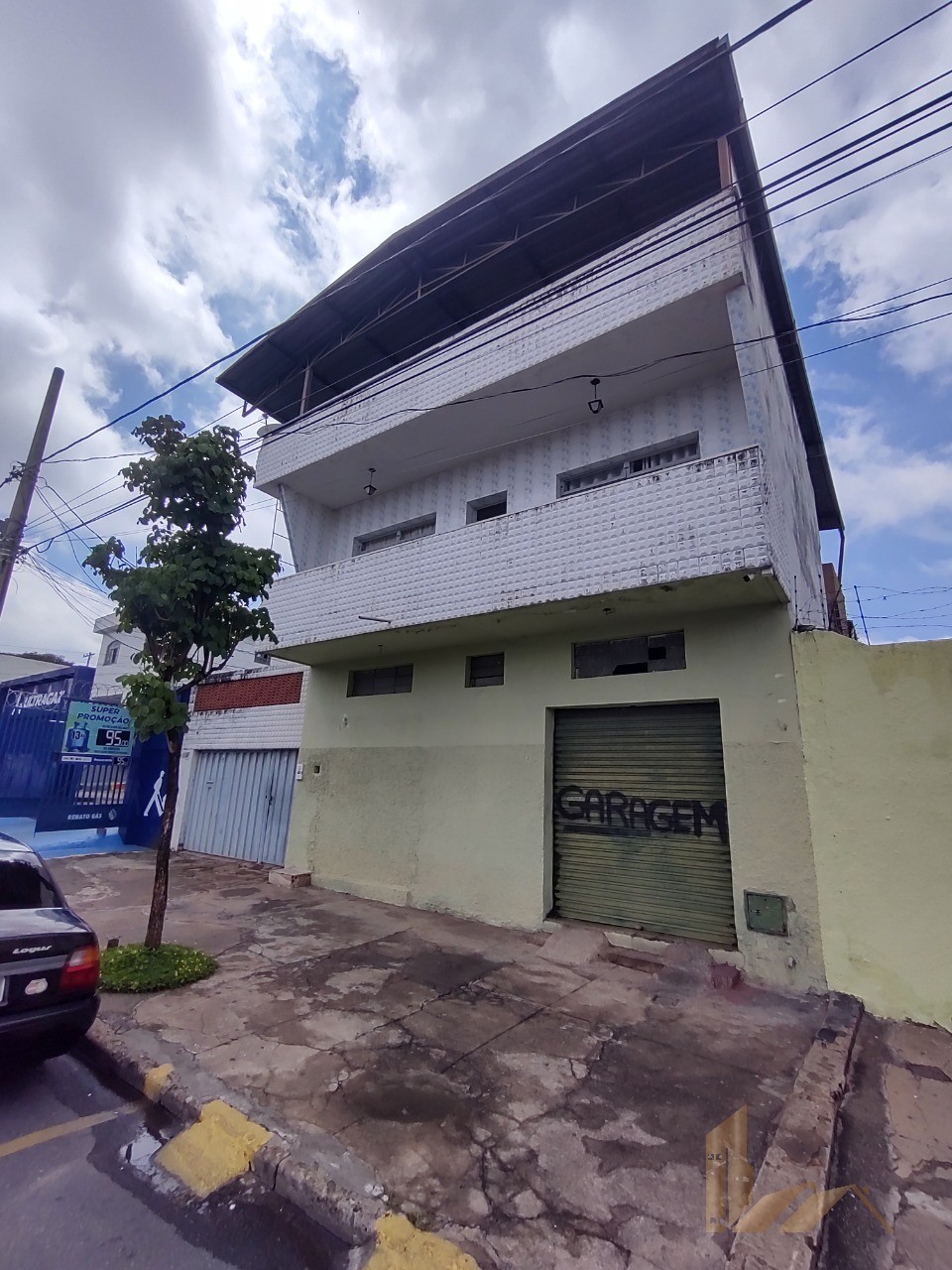 Casa em lote de 360 Mts com 3 Moradias e 2 Lojas - 2 Terraços - Ótima Localização - Bairro São Geraldo - Belo Horizonte - MG