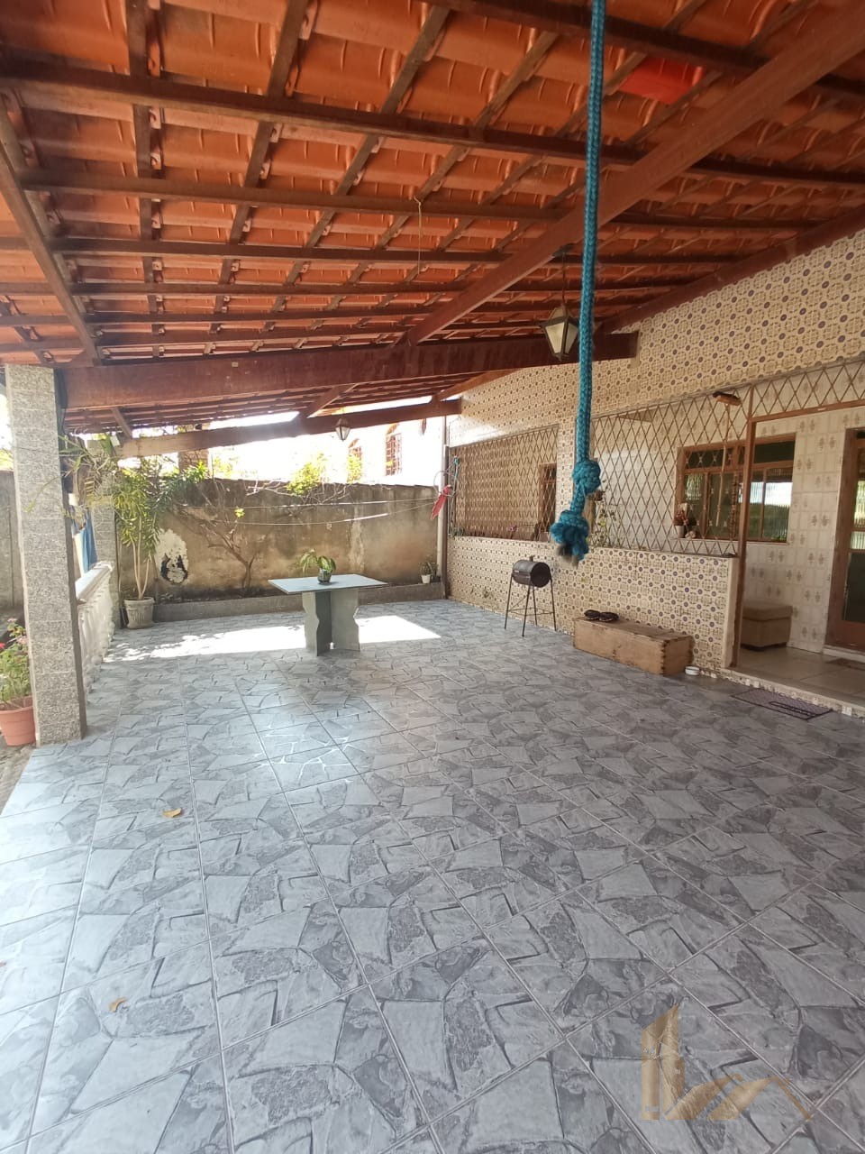 Casa de 3 Quartos, Sendo 2 Suítes - 2 Salas - Lote de 360 m2 - Bairro Goiânia - Belo Horizonte - MG
