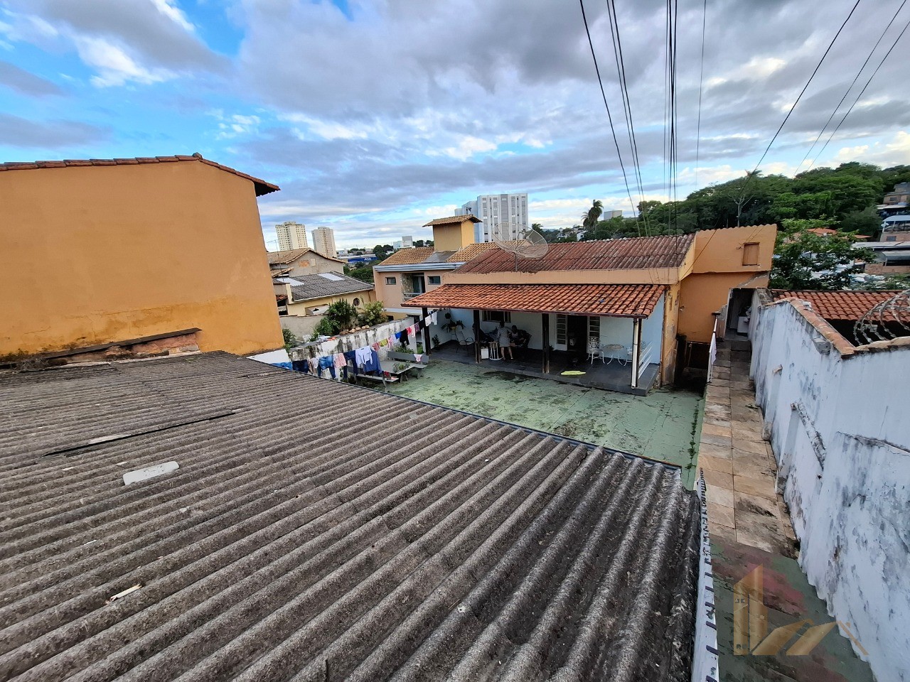 Casa + 2 Barracões - Lote 360 m2 - Bairro São João Batista - Venda Nova - BH
