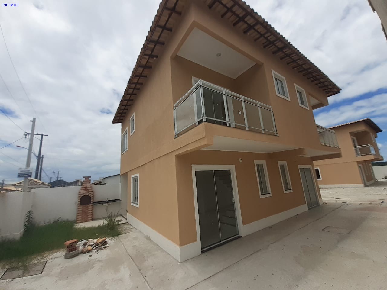 Casa à venda com 2 quartos, 100m² - Foto 1