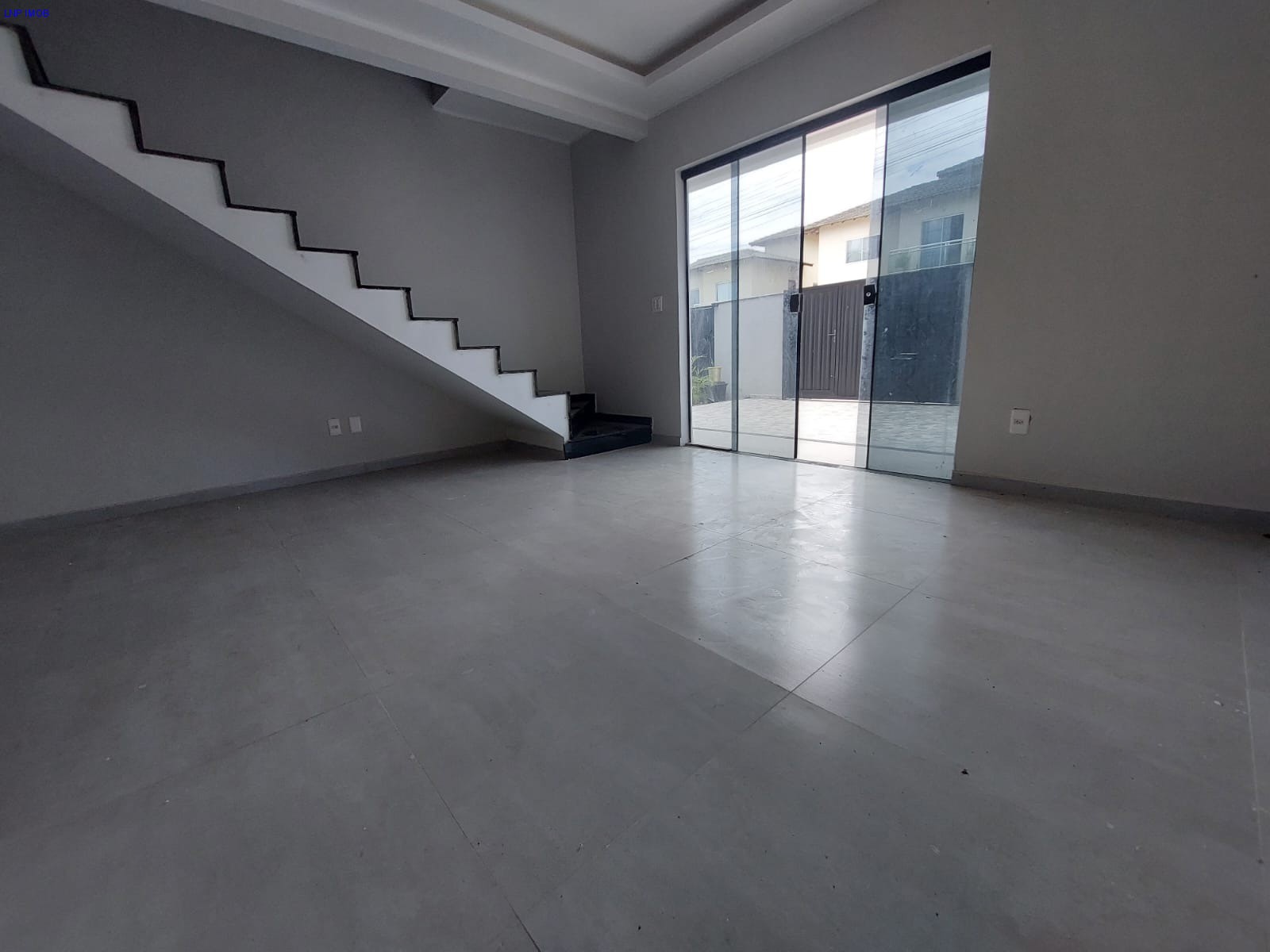 Casa à venda com 2 quartos, 190m² - Foto 2