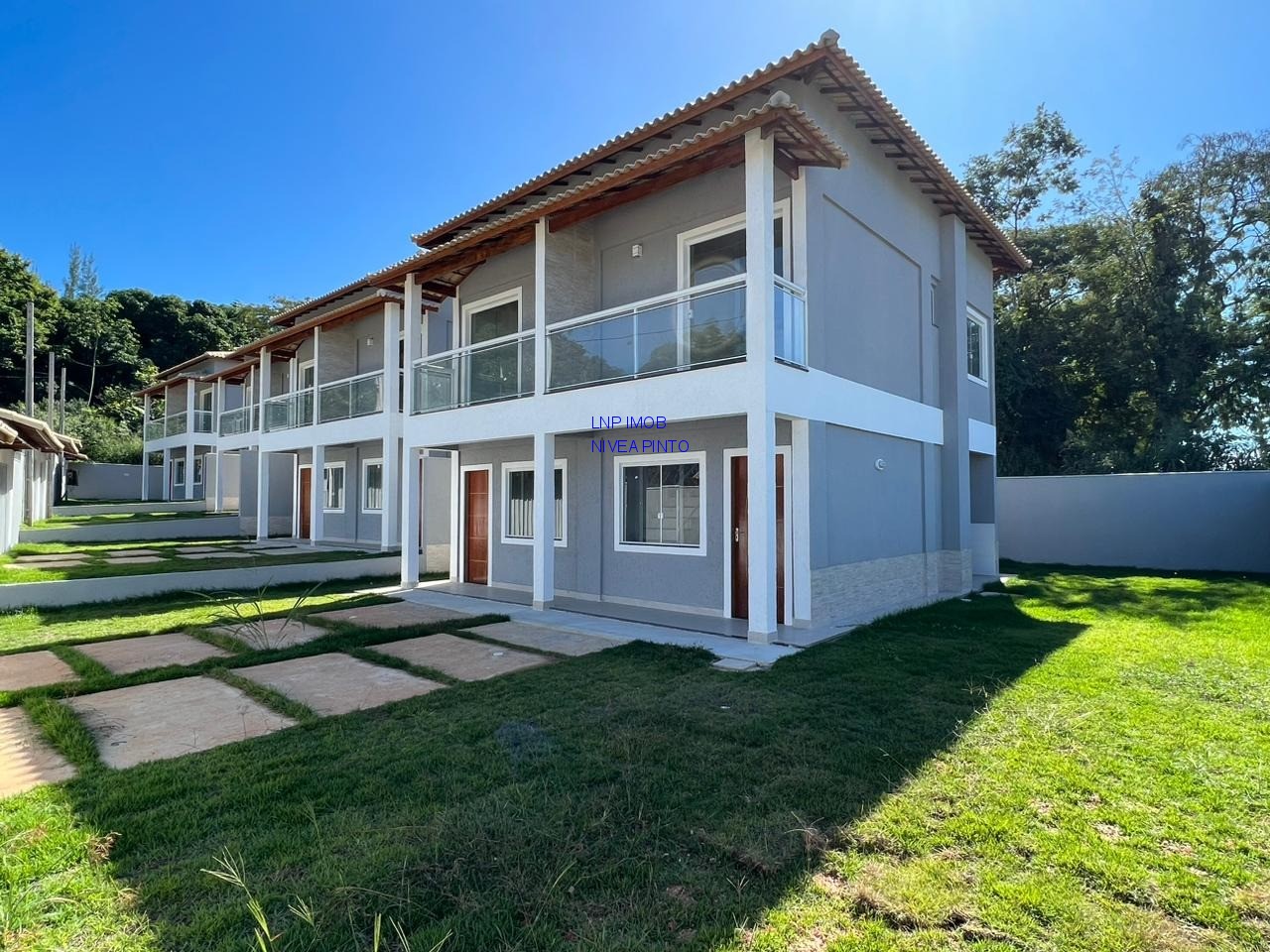 Casa à venda com 2 quartos, 100m² - Foto 1