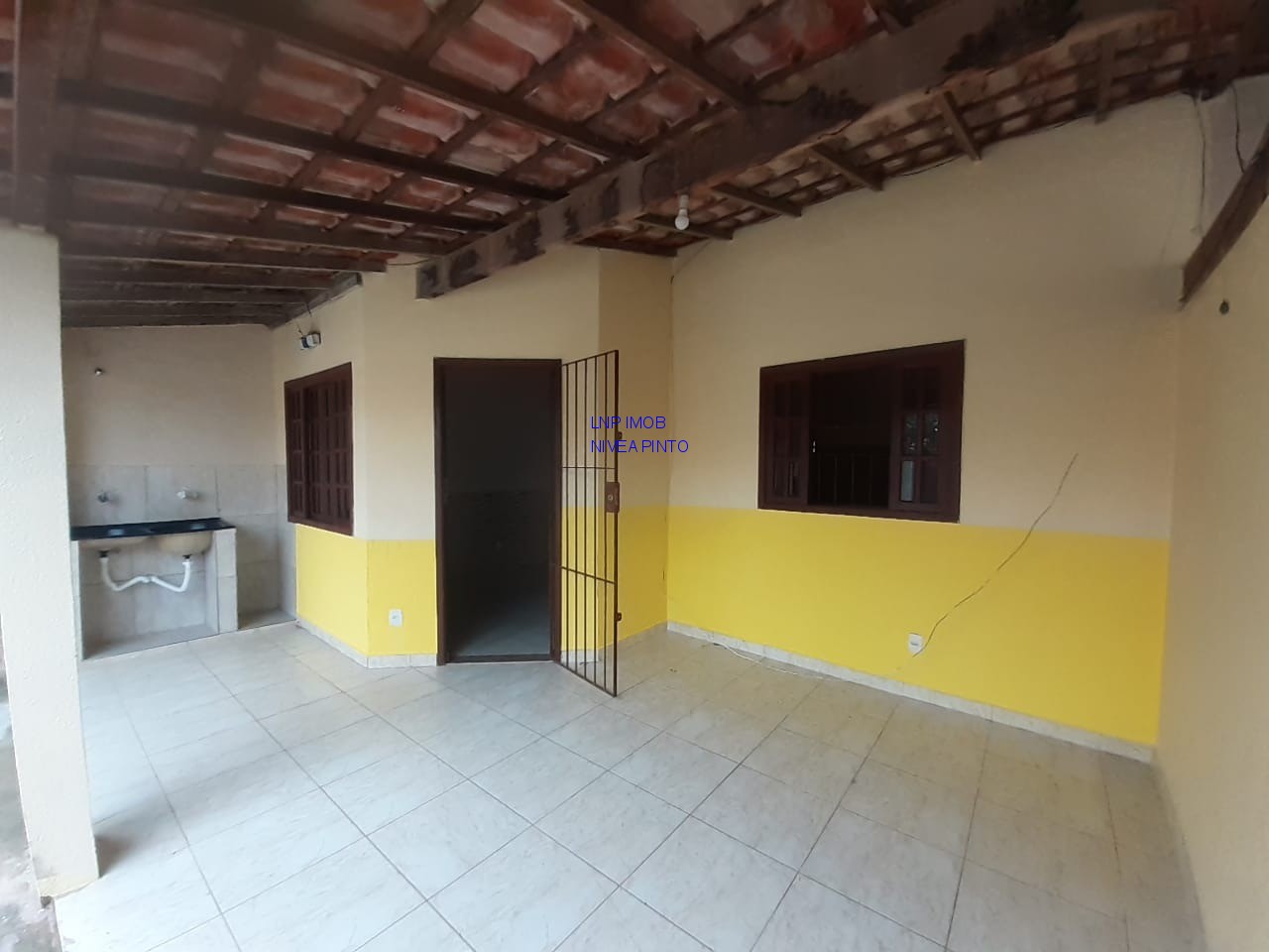 Casa à venda com 1 quarto, 120m² - Foto 1