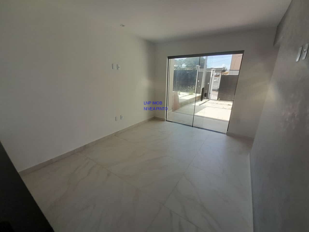 Casa à venda com 2 quartos, 200m² - Foto 4