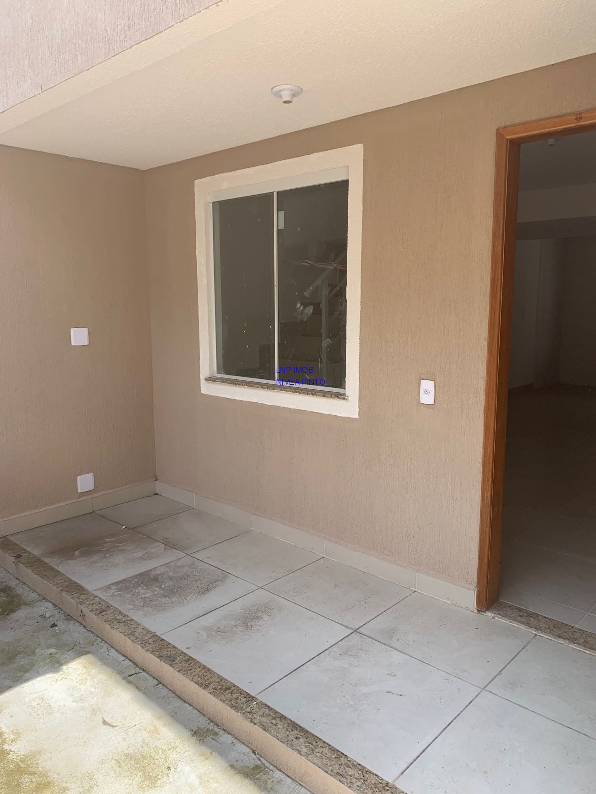 Casa à venda com 2 quartos, 80m² - Foto 1