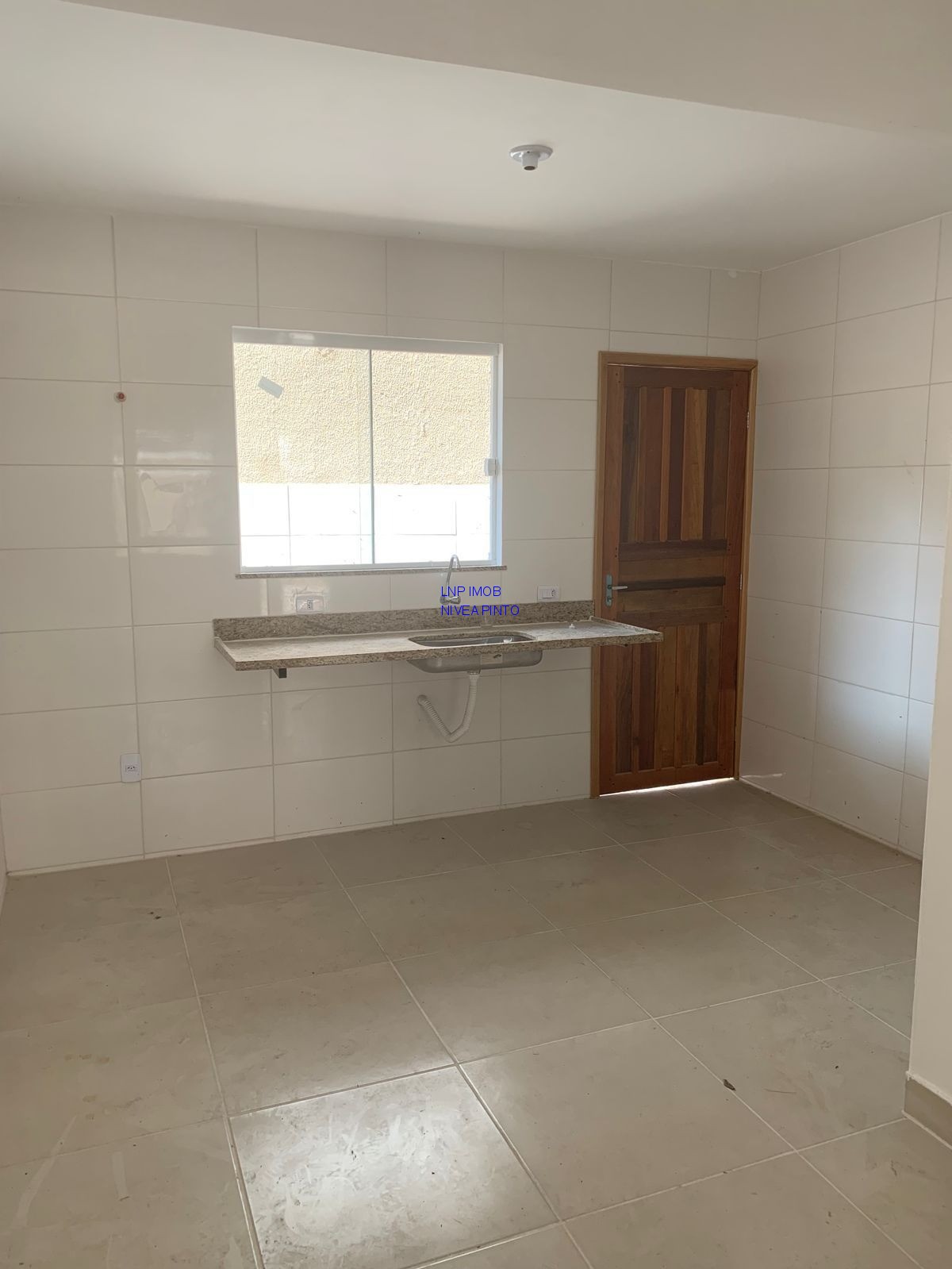 Casa à venda com 2 quartos, 80m² - Foto 3