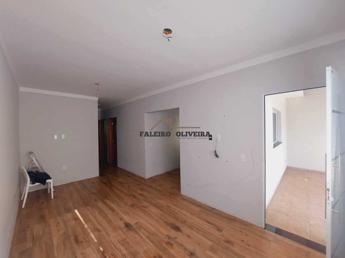 Casa à venda com 3 quartos, 93m² - Foto 4