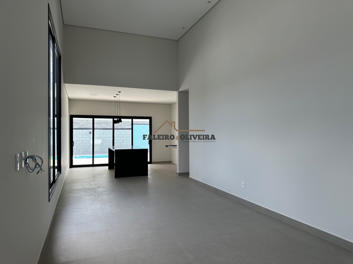 Casa à venda com 3 quartos, 202m² - Foto 2