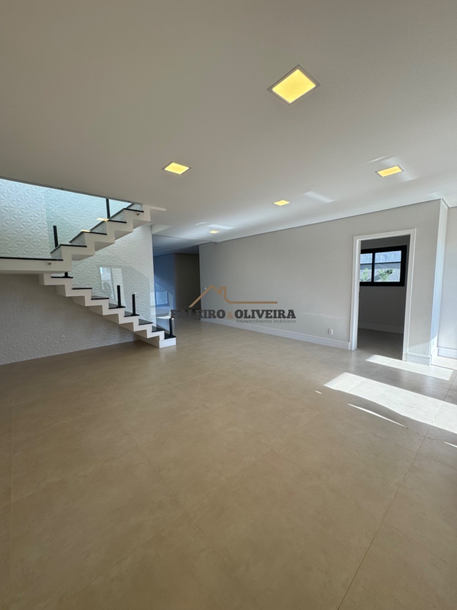 Casa à venda com 3 quartos, 256m² - Foto 2